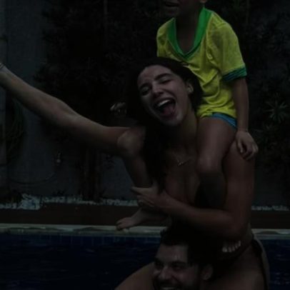 Gabriela Versiani curte piscina com Murilo Huff e Léo, filho dele