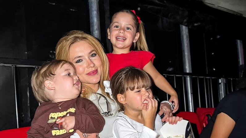 Virginia Fonseca com os filhos, José Leonardo, Maria Flor e Maria Alice — Foto: Reprodução Instagram