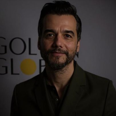 Wagner Moura é tietado por The Rock em evento do Globos de Ouro; veja fotos
