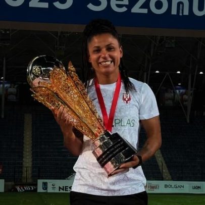 Maria Alves, ex-Flamengo e Palmeiras, encerra 2025 com título da Liga Turca