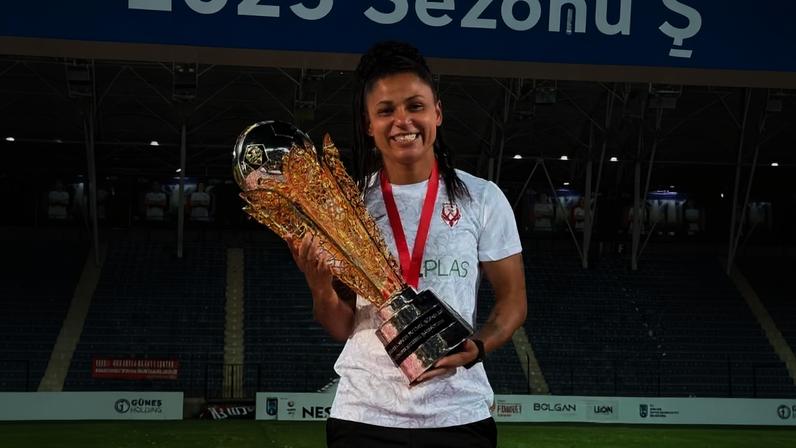 Maria Alves, atacante do Fomget Gençlik — Foto: Divulgação/Instagram