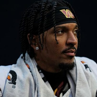 Commanders pouparão Jayden Daniels nos três últimos jogos da temporada 2025