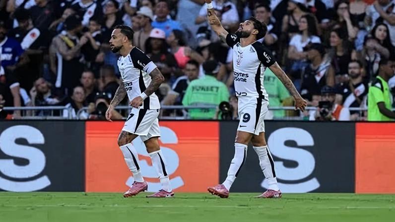 Yuri Alberto celebra o primeiro gol do Corinthians