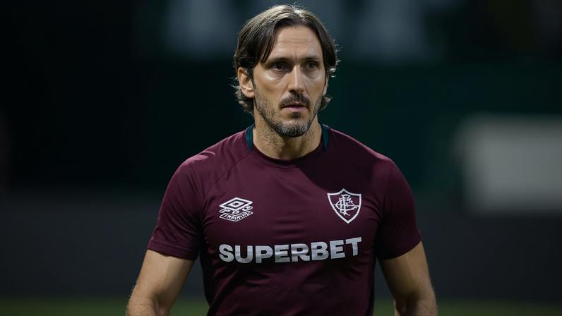 Zubeldia, treinador do Fluminense, em jogo pelo Brasileirão de 2025 (Foto: Jhony Inacio/Agencia Enquadrar/Gazeta Press)