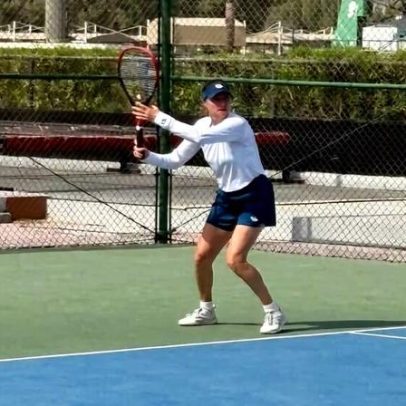 Zvonareva vence jovem britânica após 3h10 e vai à final em Dubai