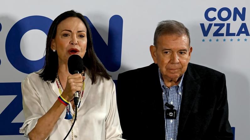 María Corina Machado ao lado de Edmundo González. Foto: Juan Barreto/AFP
