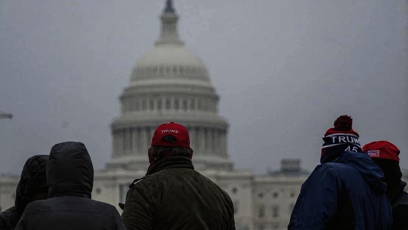 A posse de Donald Trump, em janeiro de 2025, foi realizada em área interna por causa do frio – Foto: Andrew Caballero-Reynolds / AFP