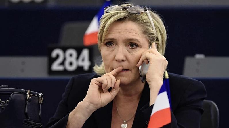 Marine Le Pen, líder da extrema-direita na França. Ela foi condenada a 4 anos de prisão e 5 de inelegibilidade.