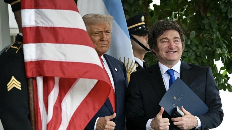 O presidente dos EUA, Donald Trump, e o presidente argentino, Javier Milei. Foto: Andrew Caballero-Reynolds/AFP