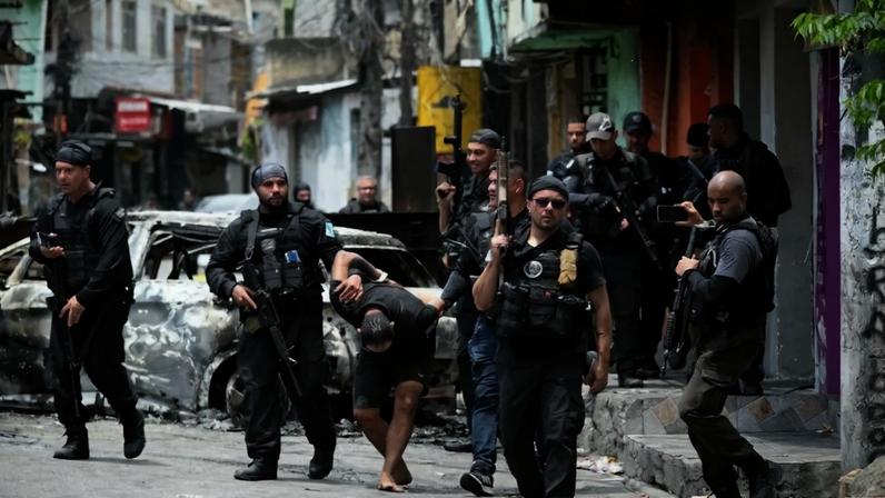 Operação policial no Rio de Janeiro em 28 de outubro de 2025 deixa mais de 100 mortes. Foto: Mauro Pimentel/AFP