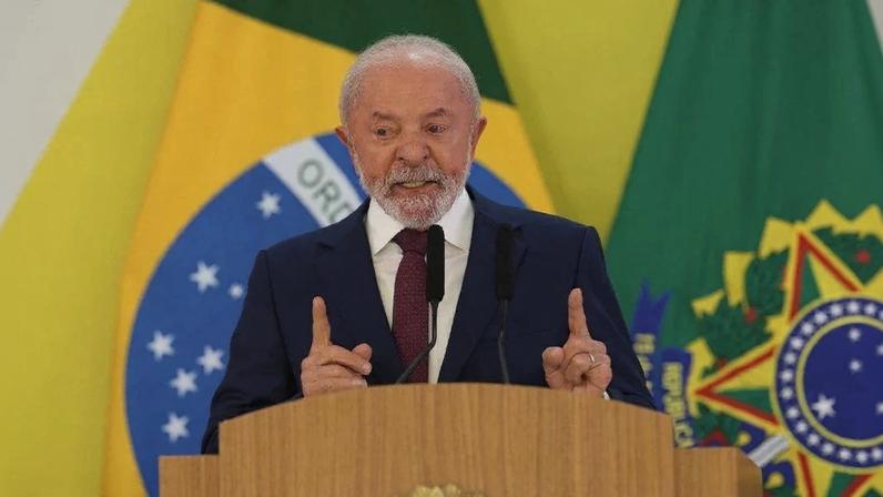 Lula em café com jornalistas em Brasília. Foto: Sergio Lima / AFP
