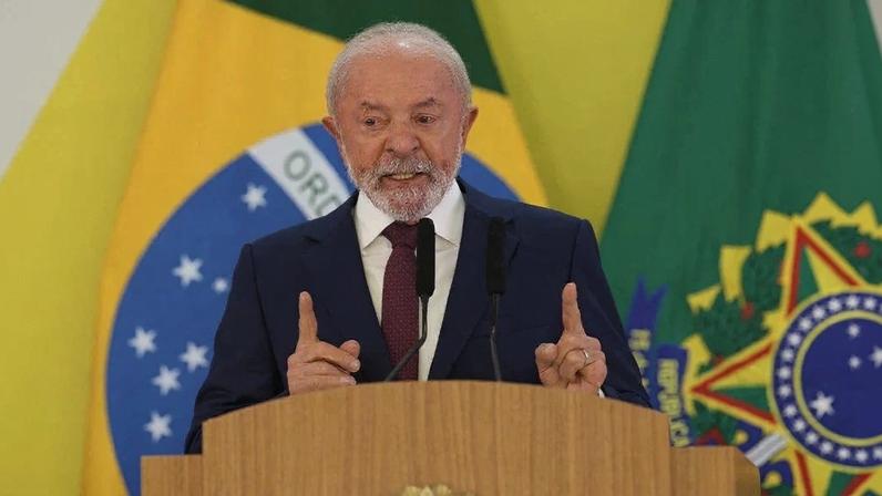 Lula em café com jornalistas em Brasília. Foto: Sergio Lima / AFP