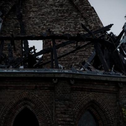 Incêndio destrói igreja em Amsterdã durante o Réveillon