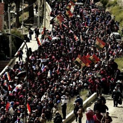 Manifestantes bloqueiam estradas na Bolívia contra plano econômico do governo