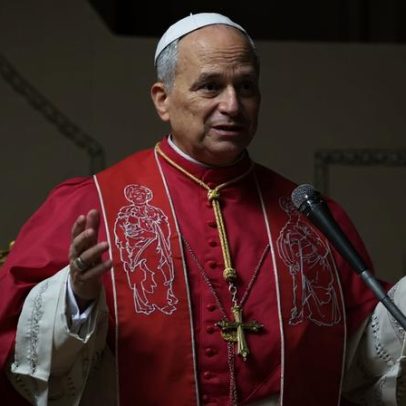 Papa Leão XIV afirma que a guerra voltou à moda em discurso a embaixadores