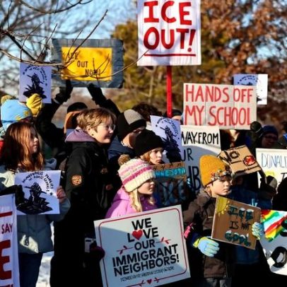 Minneapolis pede investigação estadual sobre morte de mulher pelas mãos do ICE