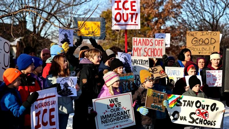 Minneapolis pede que autoridades estaduais investiguem morte de mulher pelas mãos do ICE
