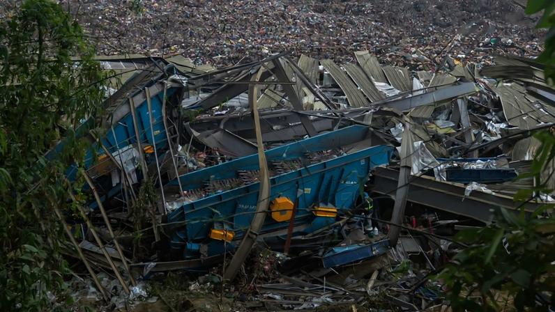 Deslizamento de terra em um aterro sanitário no bairro de Binaliw, na cidade de Cebu, em 10 de janeiro de 2026 - Alan Tangcawan / AFP