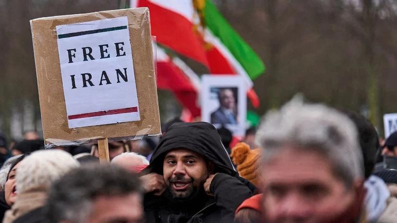 Foto de protesto na Holanda em apoio aos atos no Irã. (Imagem: Phil Nijhuis / ANP / AFP) / Netherlands OUT