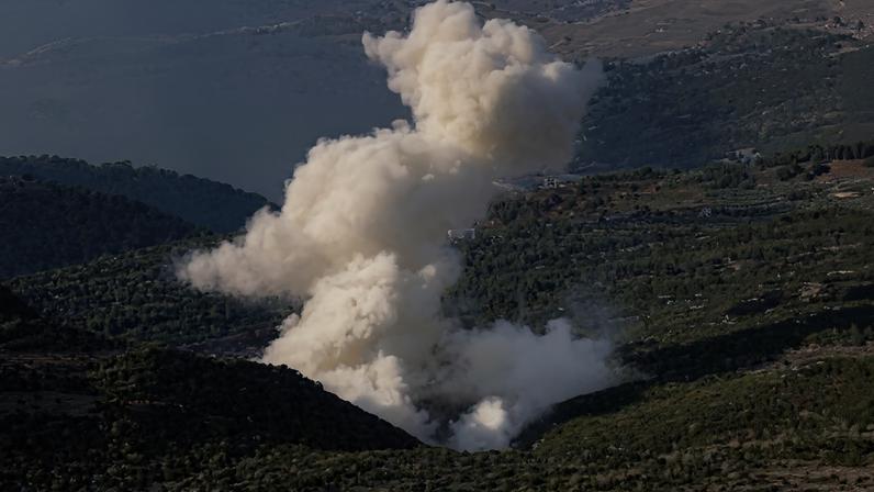 Israel atacou o que acusou ser bases do Hezbollah no sul do Líbano. (Foto: Rabih DAHER / AFP)