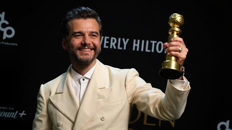 Wagner Moura, o primeiro ator brasileiro a vencer o Globo de Ouro como melhor ator de drama na categoria masculina – foto: Etienne Laurent/AFP