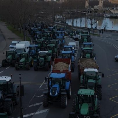 Agricultores em Paris protestam contra acordo UE-Mercosul com filas de tratores