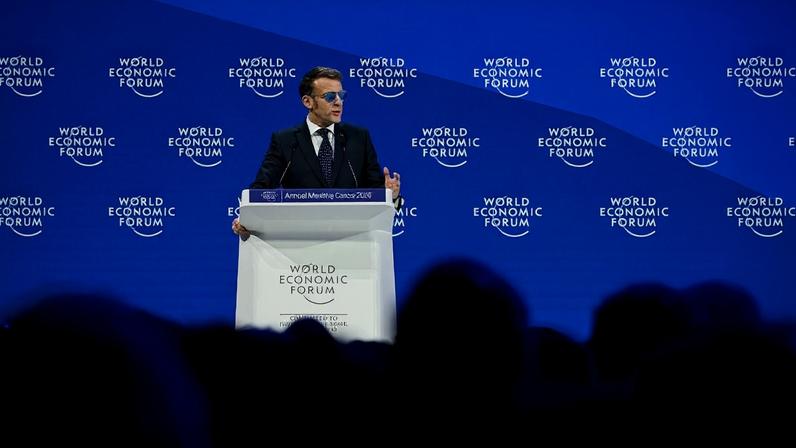 O presidente francês, Emmanuel Macron, discursa no Fórum de Davos – foto: Fabrice Coffrini/AFP