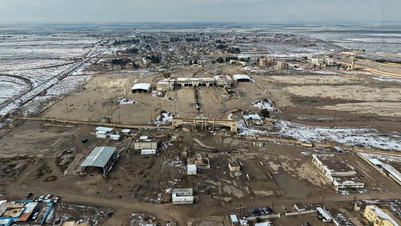 Curdos atravessam a fronteira entre a Síria e o Iraque – foto: Zaid AL-Obeidi/AFP