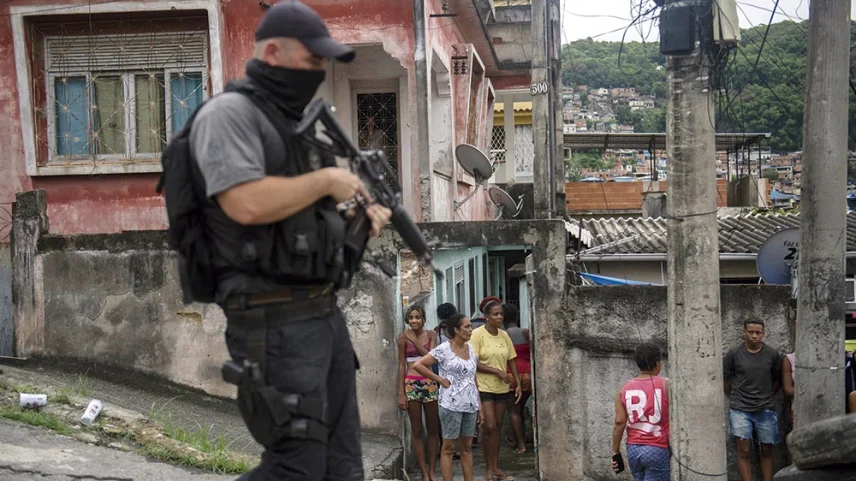 Aqui, o Estado decide quem pode viver e quem deve morrer – Imagem: Mauro Pimentel/AFP