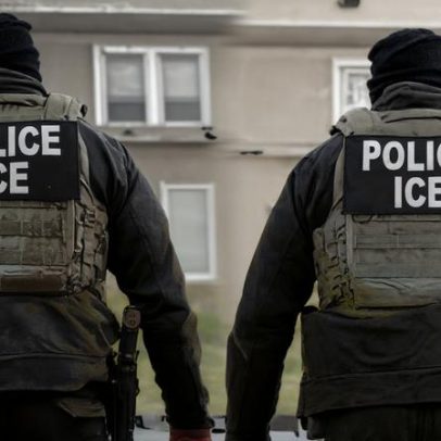 Agentes do ICE se expõem publicamente ao divulgar dados pessoais