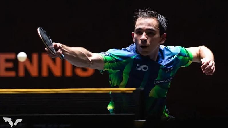 Hugo Calderano na vitória sobre o anfitrião Zhou Qihao no China Smash (Divulgação/WTT)