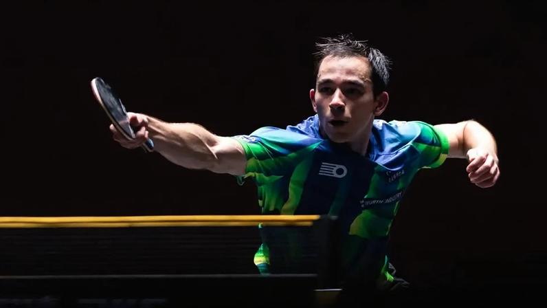 Hugo Calderano na vitória sobre o anfitrião Zhou Qihao no China Smash (Divulgação/WTT)