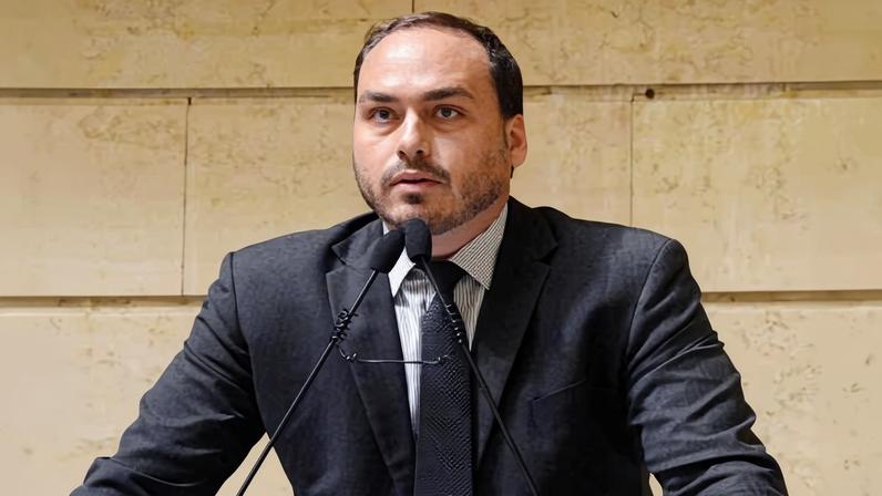 A ordem para Carlos ser candidato ao Senado por SC partiu de Jair Bolsonaro