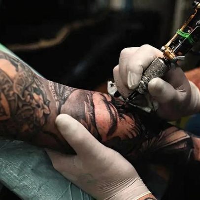 Tatuagens, toxinas e o sistema imune: o que saber antes de se tatuar