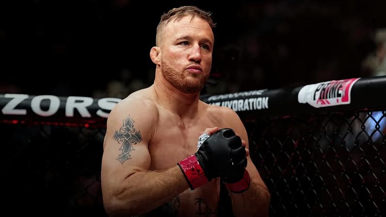 Justin Gaethje entra no Octógono para a luta com Rafael Fiziev no UFC 313, em março de 2025. (Chris Unger/Zuffa LLC)