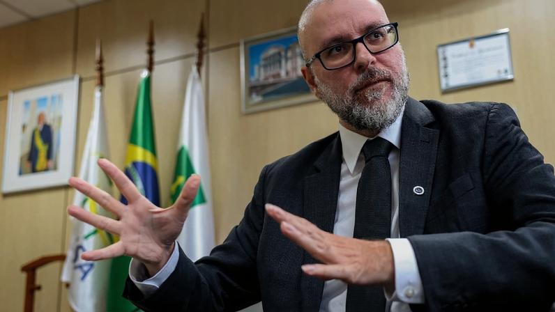 O presidente da Anvisa, Leandro Safatle, durante entrevista exclusiva à Agência Brasil