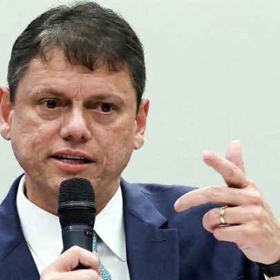 Eduardo elogia Tarcísio após visita a Bolsonaro na Papudinha, laços fortalecidos