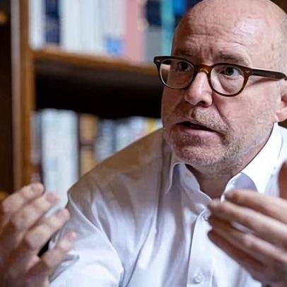 Reino Unido deve ponderar diplomacia antes de acusar aliados, diz AG