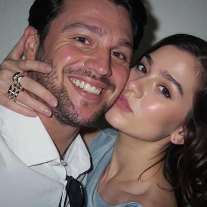 Hailee Steinfeld revela barriguinha e sugere nome do bebê
