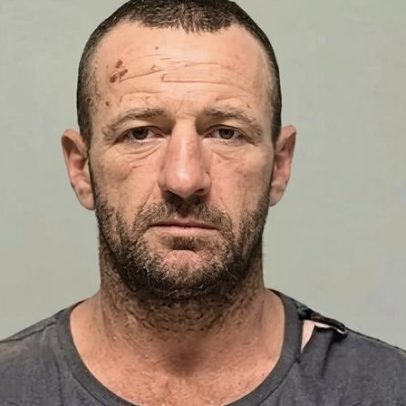 Caçada a suspeito de triplo homicídio se amplia; ataque a grávida em NSW remoto