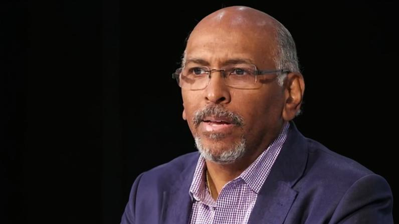 Ex-líder republicano afirma que instituições dos EUA cederam a Trump