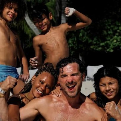 Aline Wirley e Igor Rickli curtem Caribe com os três filhos