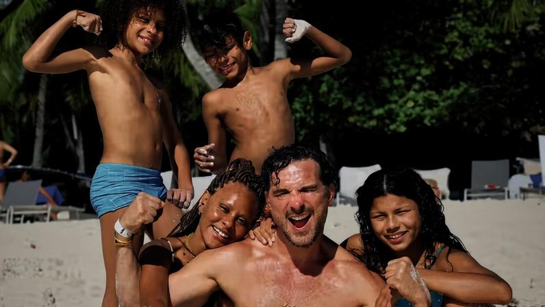 Aline Wirley e Igor Rickli com os três filhos no Caribe — Foto: Reprodução/Instagram