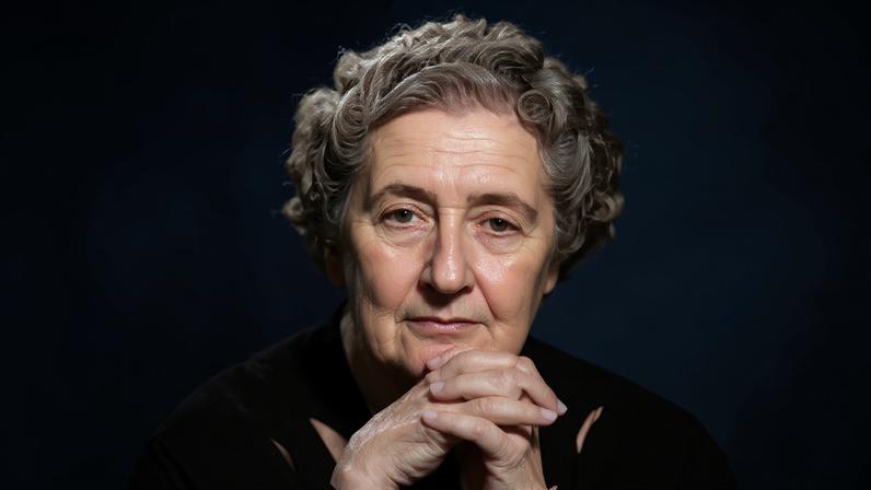 Montagem de três fotos da Agatha Christie.