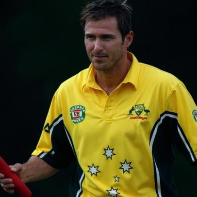 Damien Martyn volta às atividades após alta hospitalar por meningite