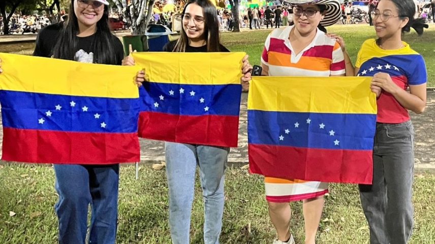 Venezuelanos comemoram em vários países a captura de Nicolás Maduro pelos Estados Unidos