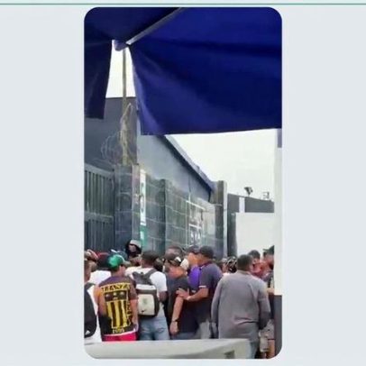 Torcida do Alianza Lima agride Guerrero e Advíncula, diz imprensa peruana