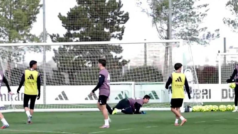 Vinicius Junior e Mbappé no treino do Real Madrid antes do jogo contra o Villarreal — Foto: Pedro Castillo / Real Madrid