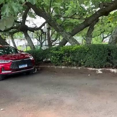 Lula deixa hospital após cirurgia no olho esquerdo