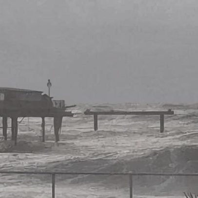 Tempestade Ingrid leva parte do píer histórico de Teignmouth